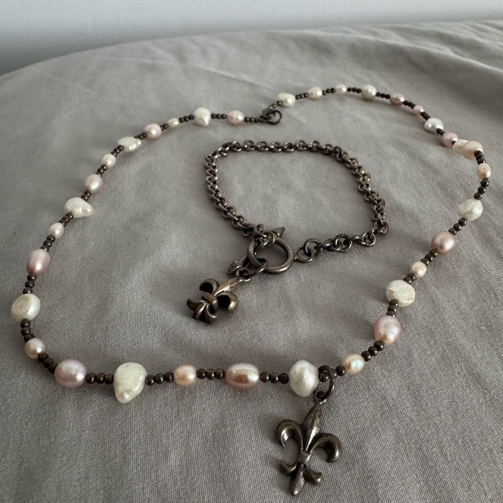 Elegant Pearl and Silver Fleur-de-Lis Necklace and Bracelet Set